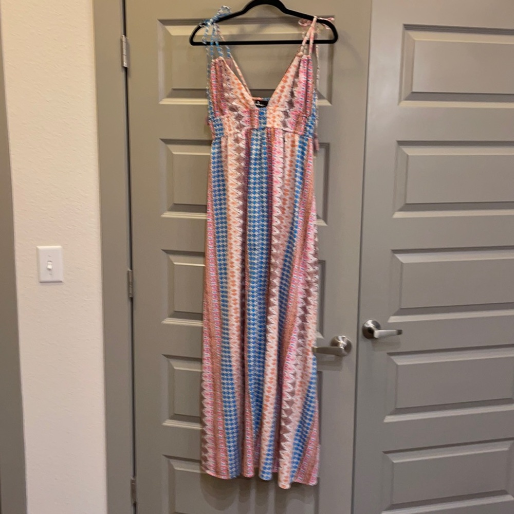 Beautiful beachy dress!